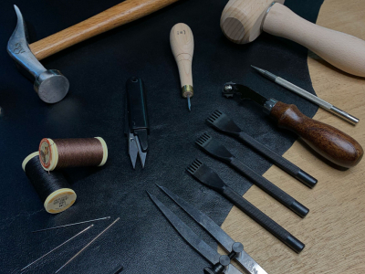 Les outils indispensables pour réussir une couture point sellier à la main